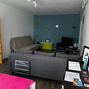 https://f2-bord-dallier-avec-jardin-clos.hotels-rhonealpes.com